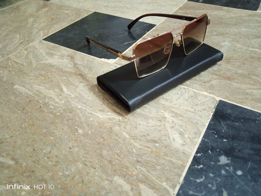 Classic Square Rimless Sunglasses with Gold Frame and Brown Gradient Lenses